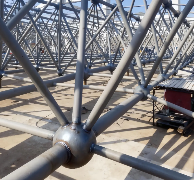 Εφαρμογές των χωροδικτύων (spaceframe) στον σύγχρονο αρχιτεκτονικό σχεδιασμό.
