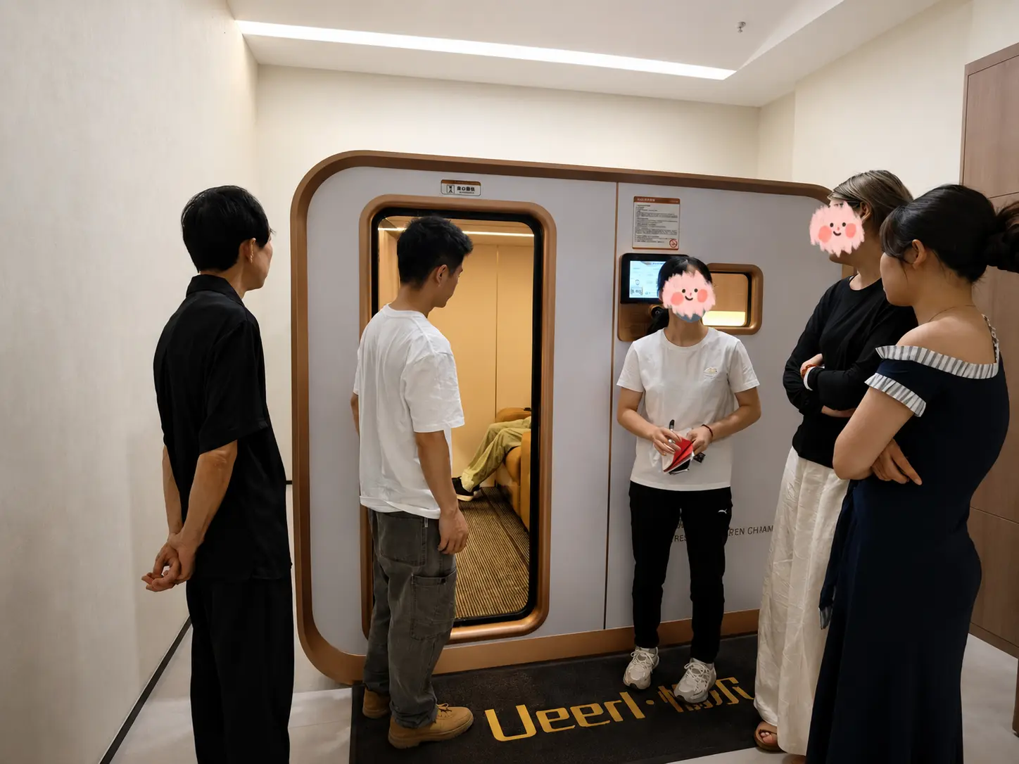 Two-person-Ueerl-chamber-installed-for-companion-hyperbaric-oxygen-therapy-sessions-in-a-spa.webp