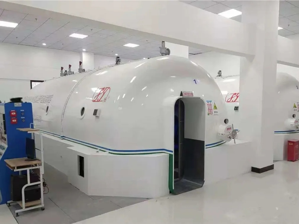 Un Momento Storico｜La Camera a Ossigeno Ipabarica Ueerl Entra nell'Ospedale di Prima Categoria del Qinghai, Aprendo un Nuovo Capitolo nel Supporto Sanitario ad Alta Quota