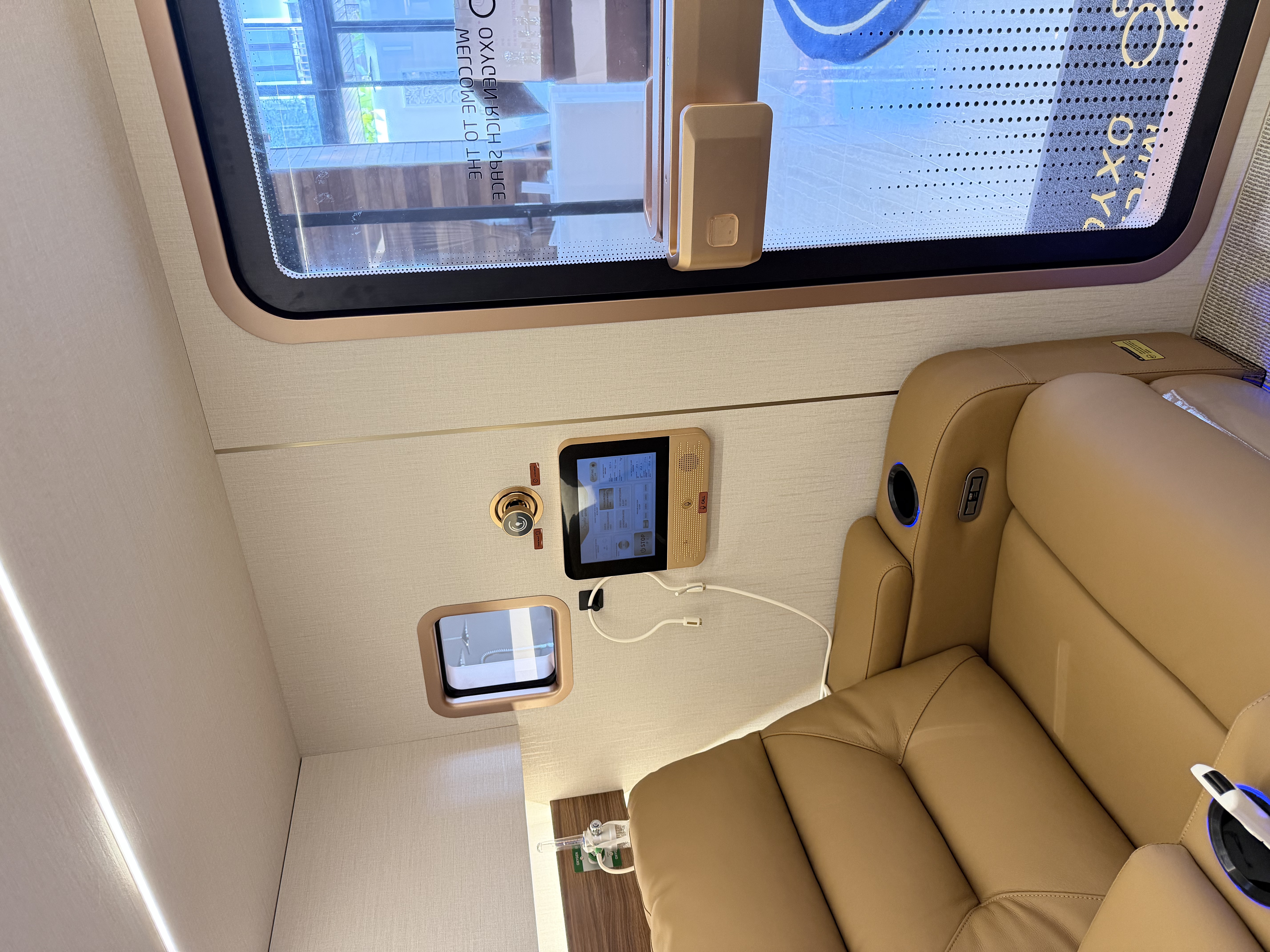 Ueerl V6 interior design and comfortable seating