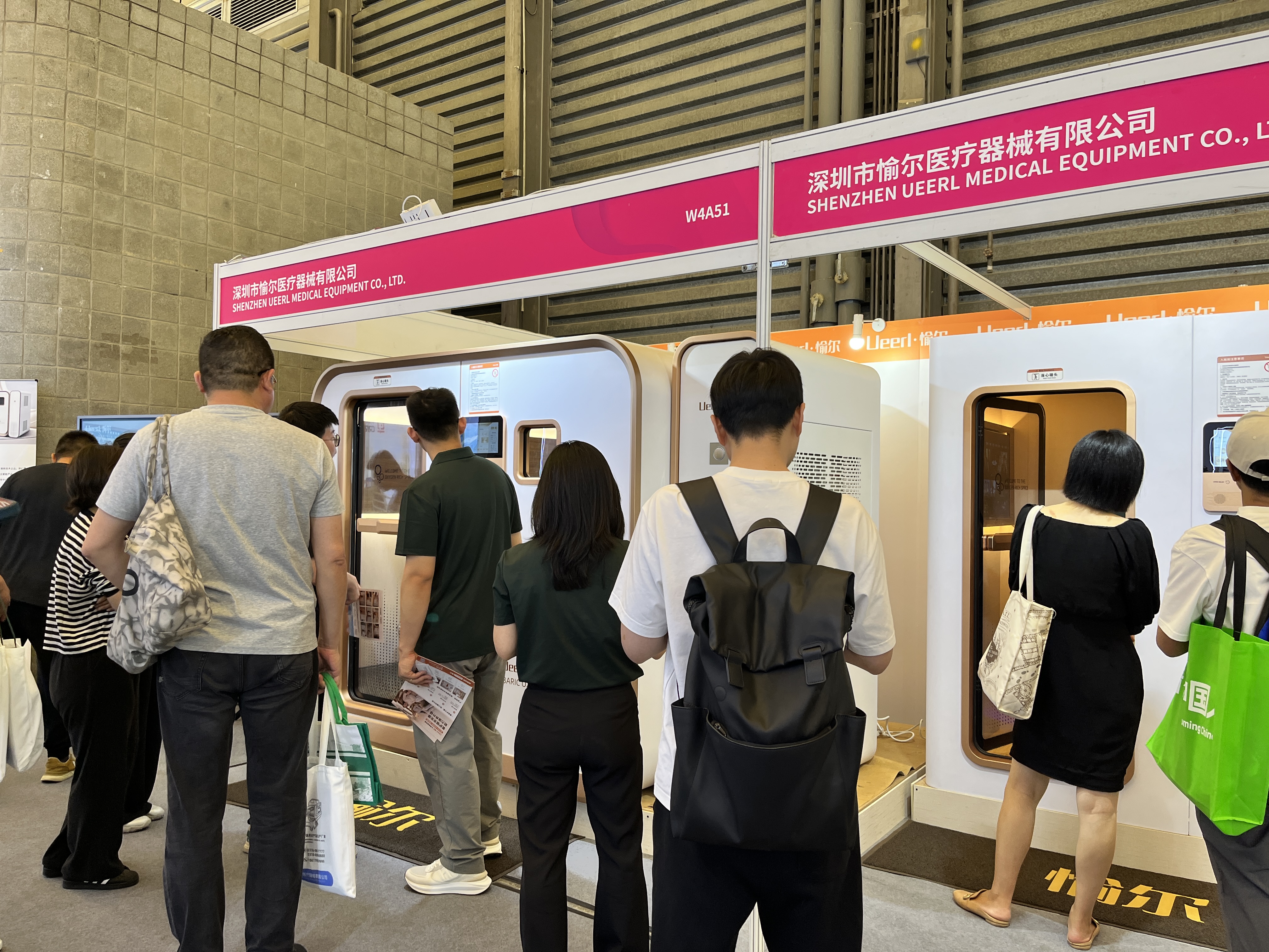 Hyperbaric Oxygen Chamber Solutions Presented at the Exhibition.JPG