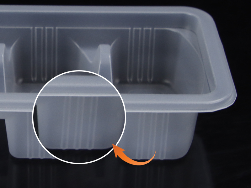 Tray has reinforcing ribs