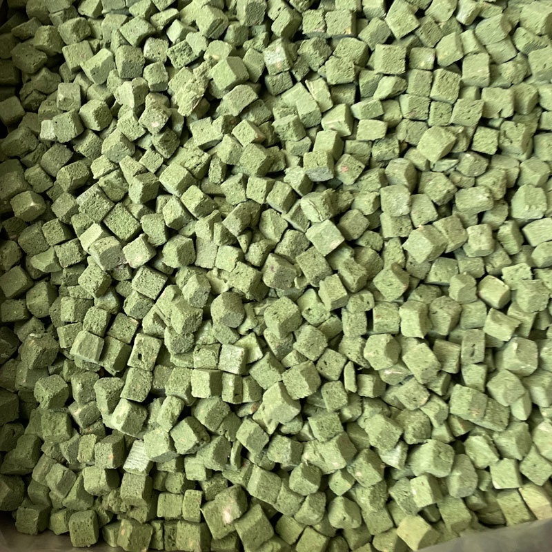 Wholesale Health Freeze-Dried Bone Meat Cake Dog Cat Training Treats Snack Perfect Pet Reward High-protein Eco-friendly Small factory