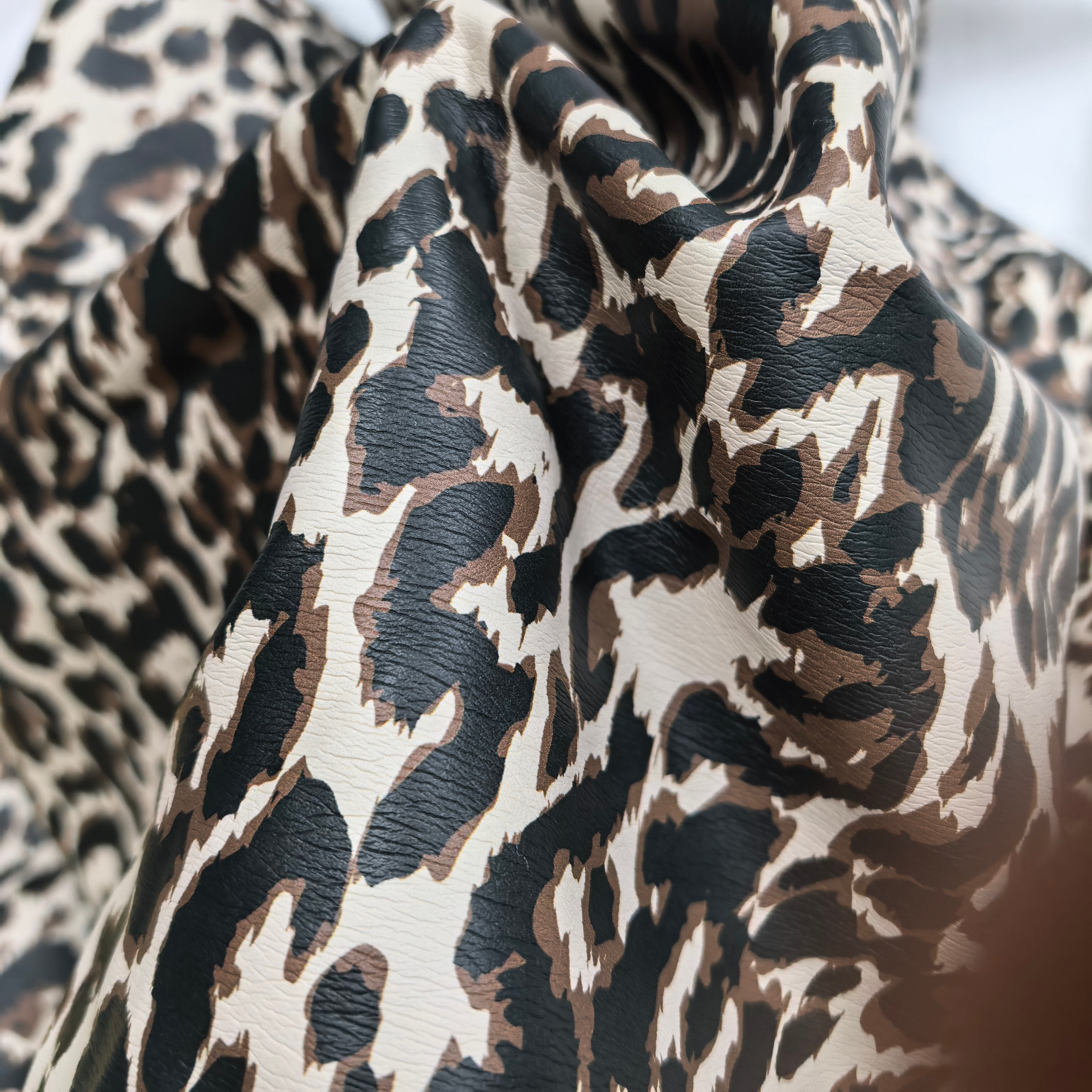 Ladies Leopard Vegan Leather Trench Coat Fabric Custom Any Print Windproof Soft Comfortable PU Jacket Leather Fabric (7).png