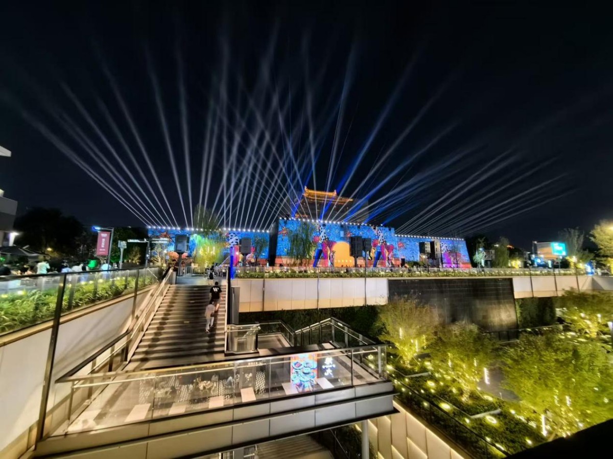 Light Up The Night Of The Splendid Canal! Sharp/Nec And Dongguan Shirui Outdoor Projector Protective Box Help The 6th Expo To Be Grandly Opened.