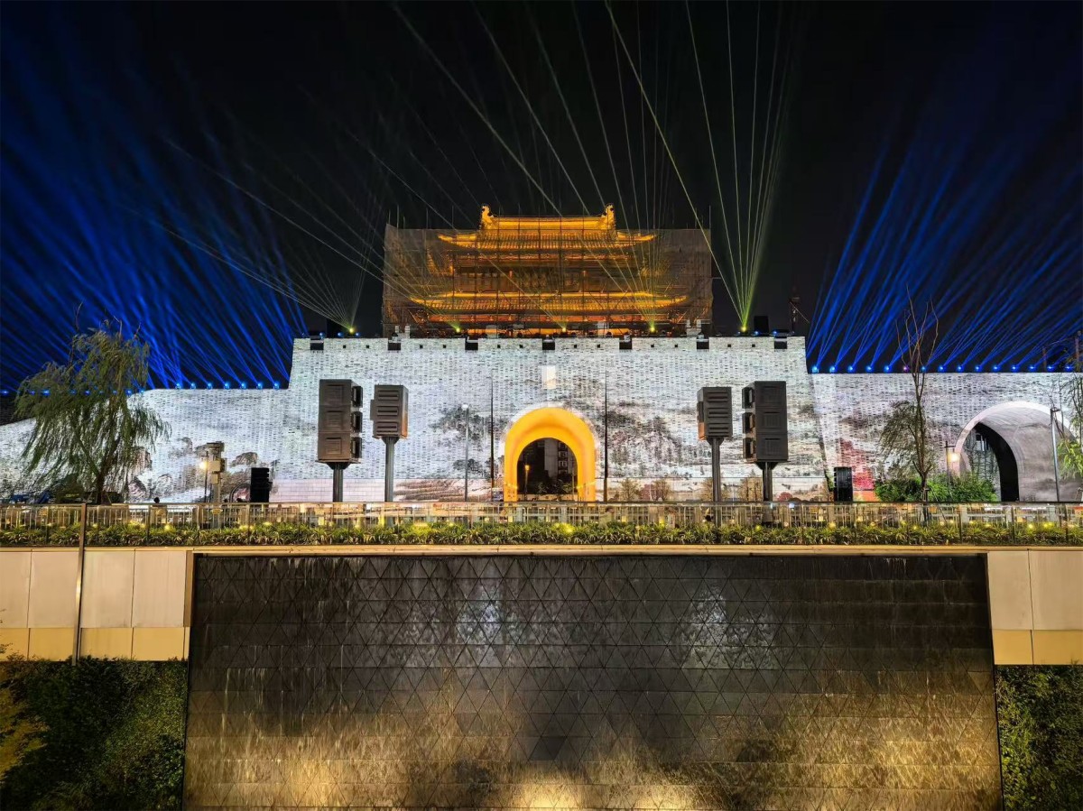 Light Up The Night Of The Splendid Canal! Sharp/Nec And Dongguan Shirui Outdoor Projector Protective Box Help The 6th Expo To Be Grandly Opened.