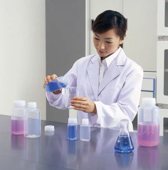 Why PFA Bottle is Preferred Over Glass