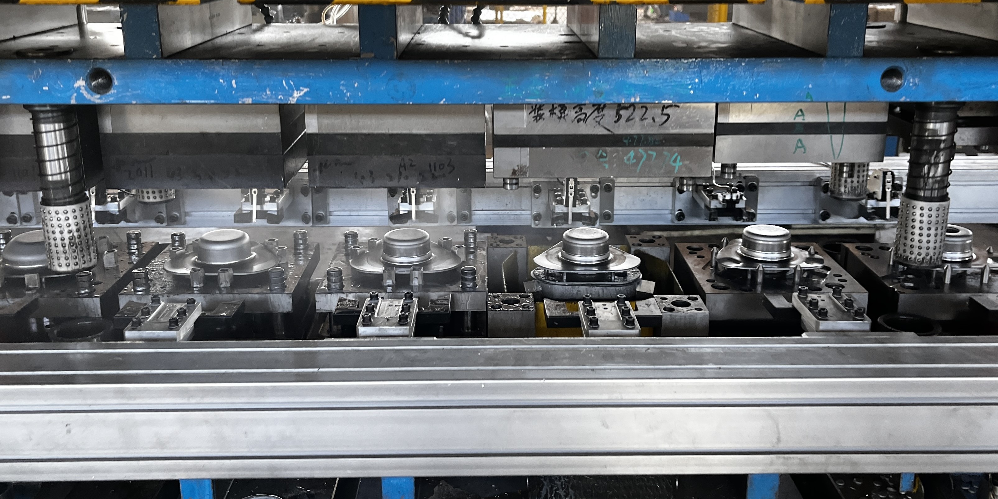 c frame versus straight side press configurations showing structural design differences