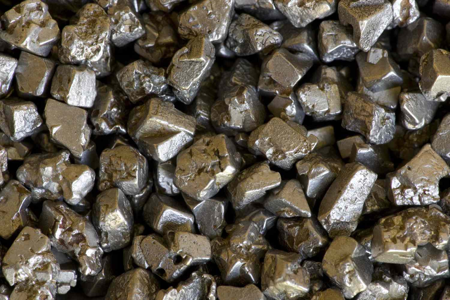 metal elements illustrated through conductivity shine and periodic table context
