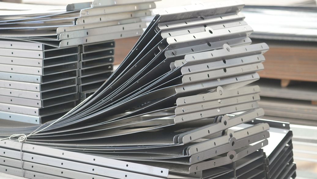 precision cnc machinery transforms raw steel plates into custom engineered components