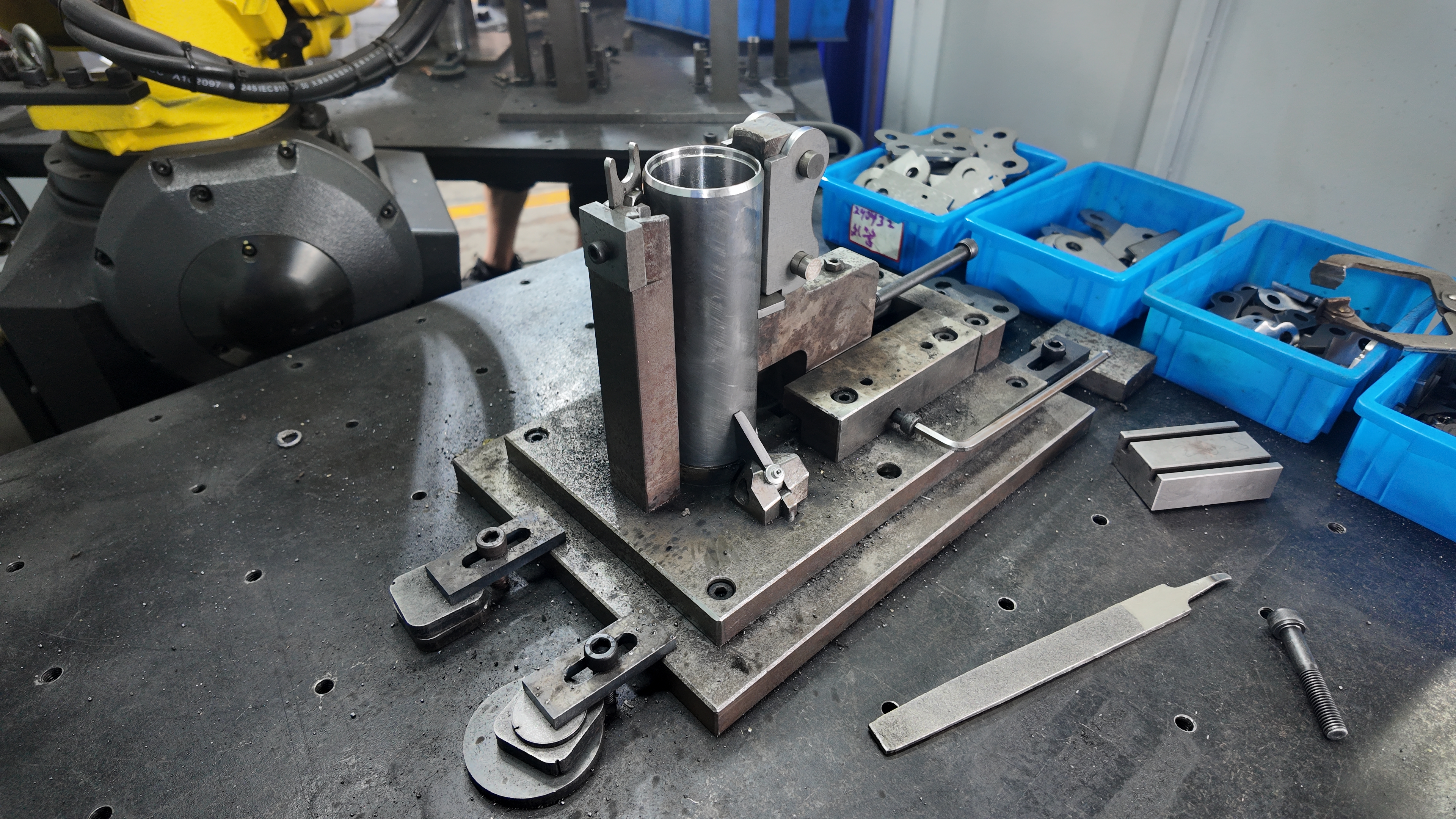 mig welder setup scene for choosing the right wire gun and material