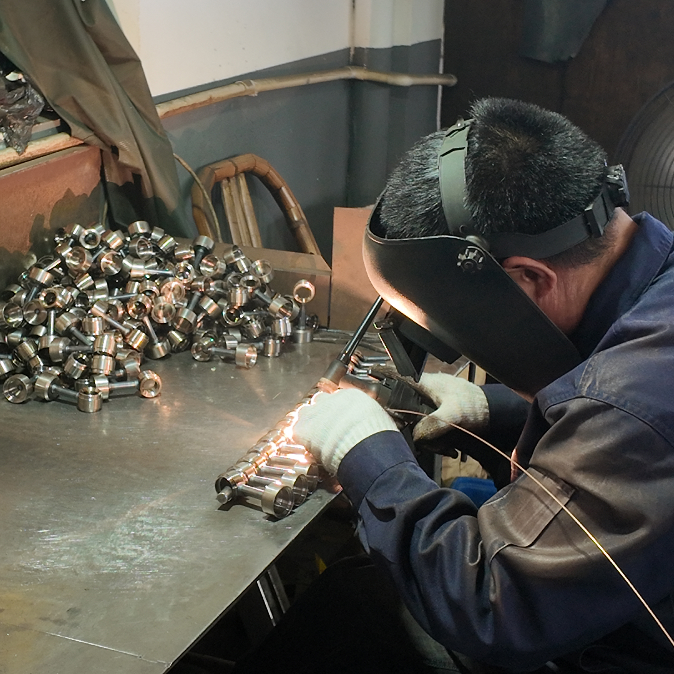 So vermeiden Sie Oberflächenschäden beim Handling von Metallteilen