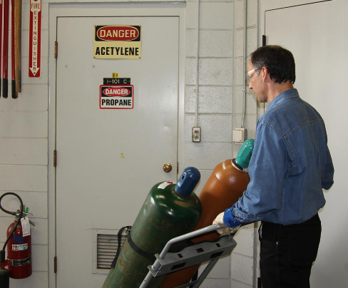 safe oxy acetylene workspace with secured cylinders and ppe