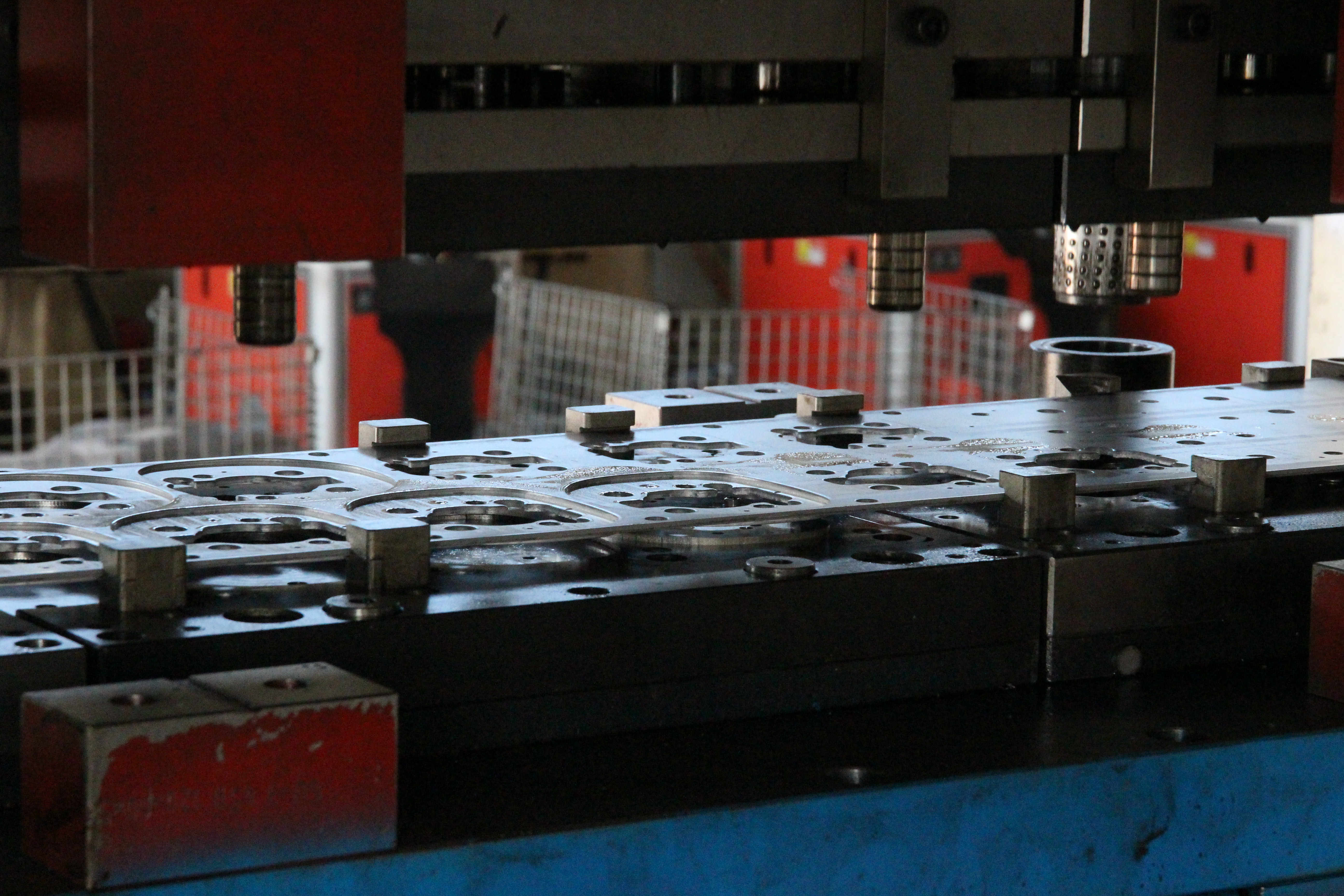 stamping press producing high-strength steel automotive subframe parts