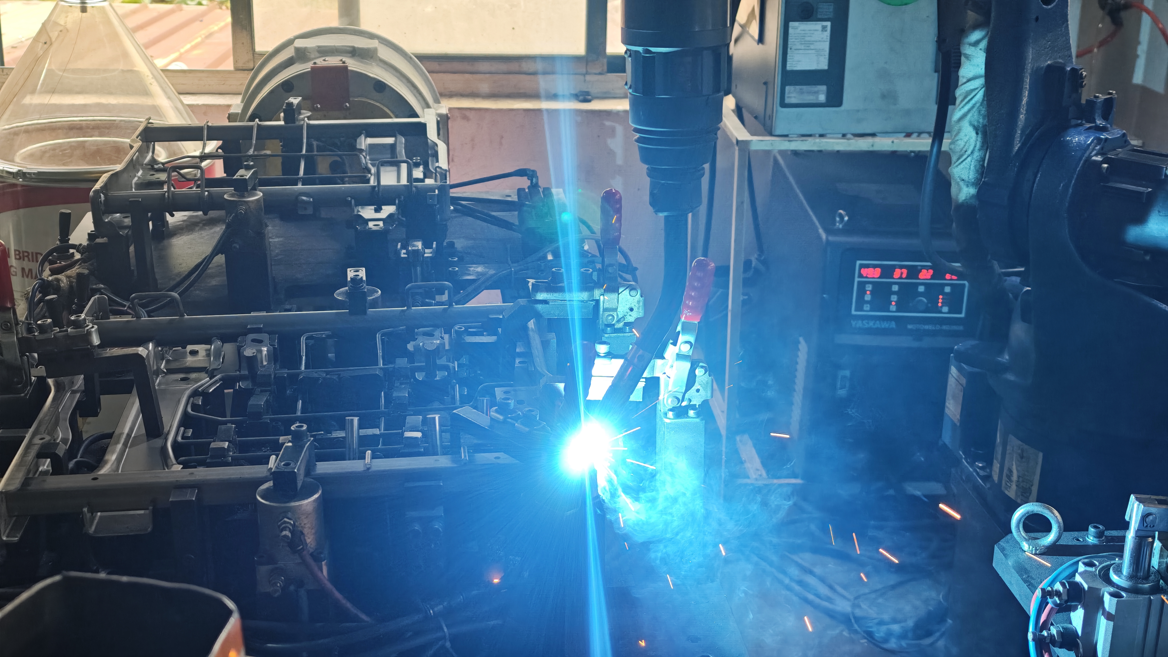 saw is best suited to long seams on heavy sections in controlled production
