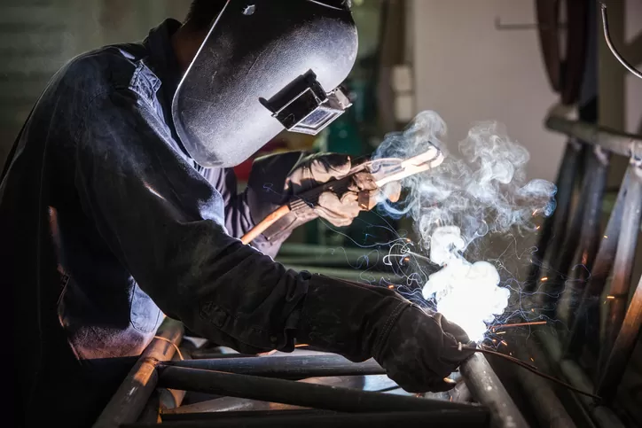inspecting a cast iron casting before choosing a repair method