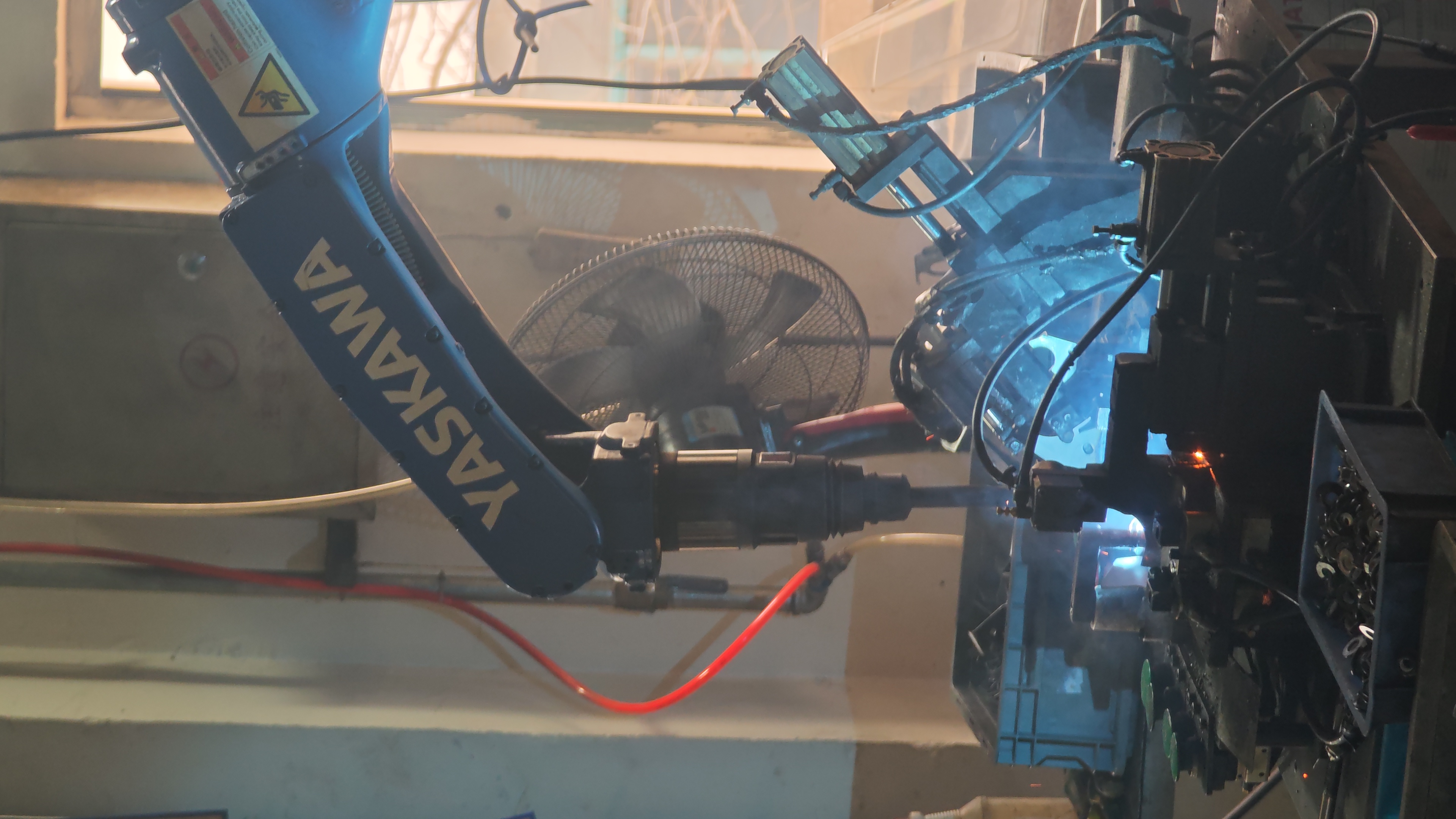 saw offers high output on suitable joints but less flexibility in difficult positions