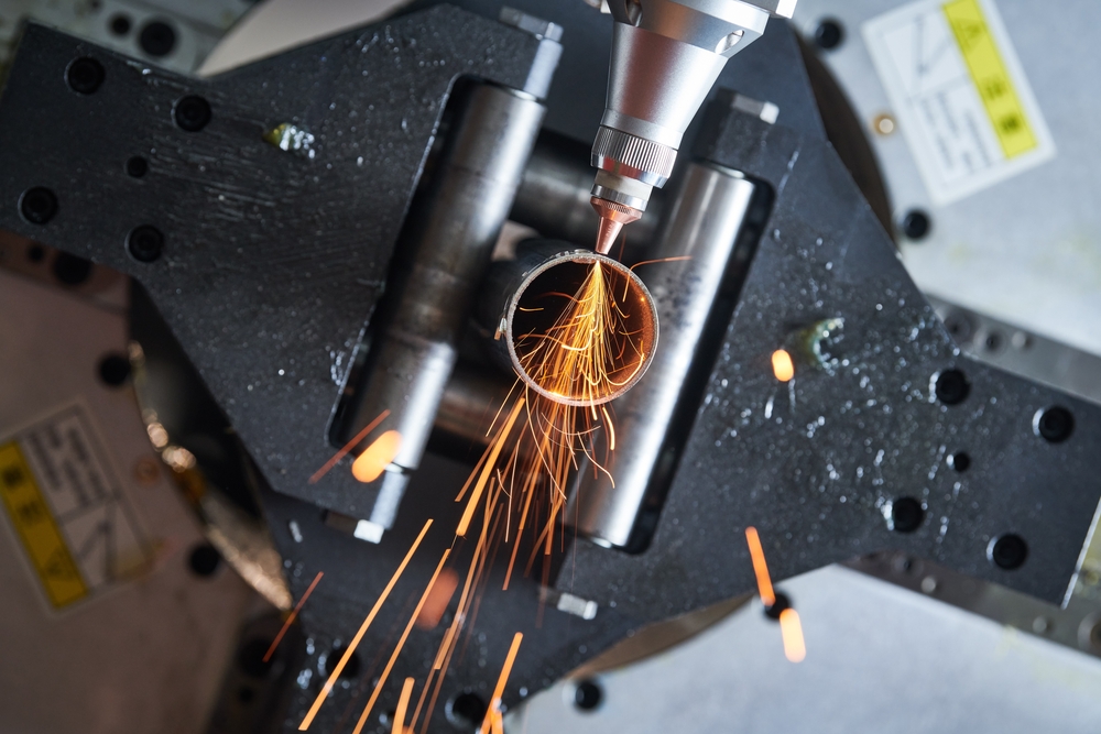 Sheet Metal Laser Cutting: Fiber Vs CO2 And When Each Wins