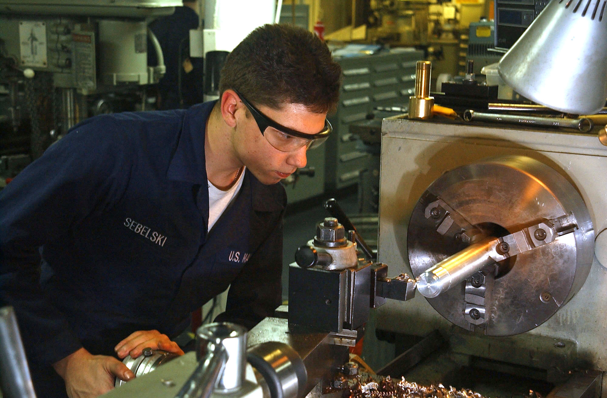 manual turning versus cnc lathing showing the evolution of precision manufacturing