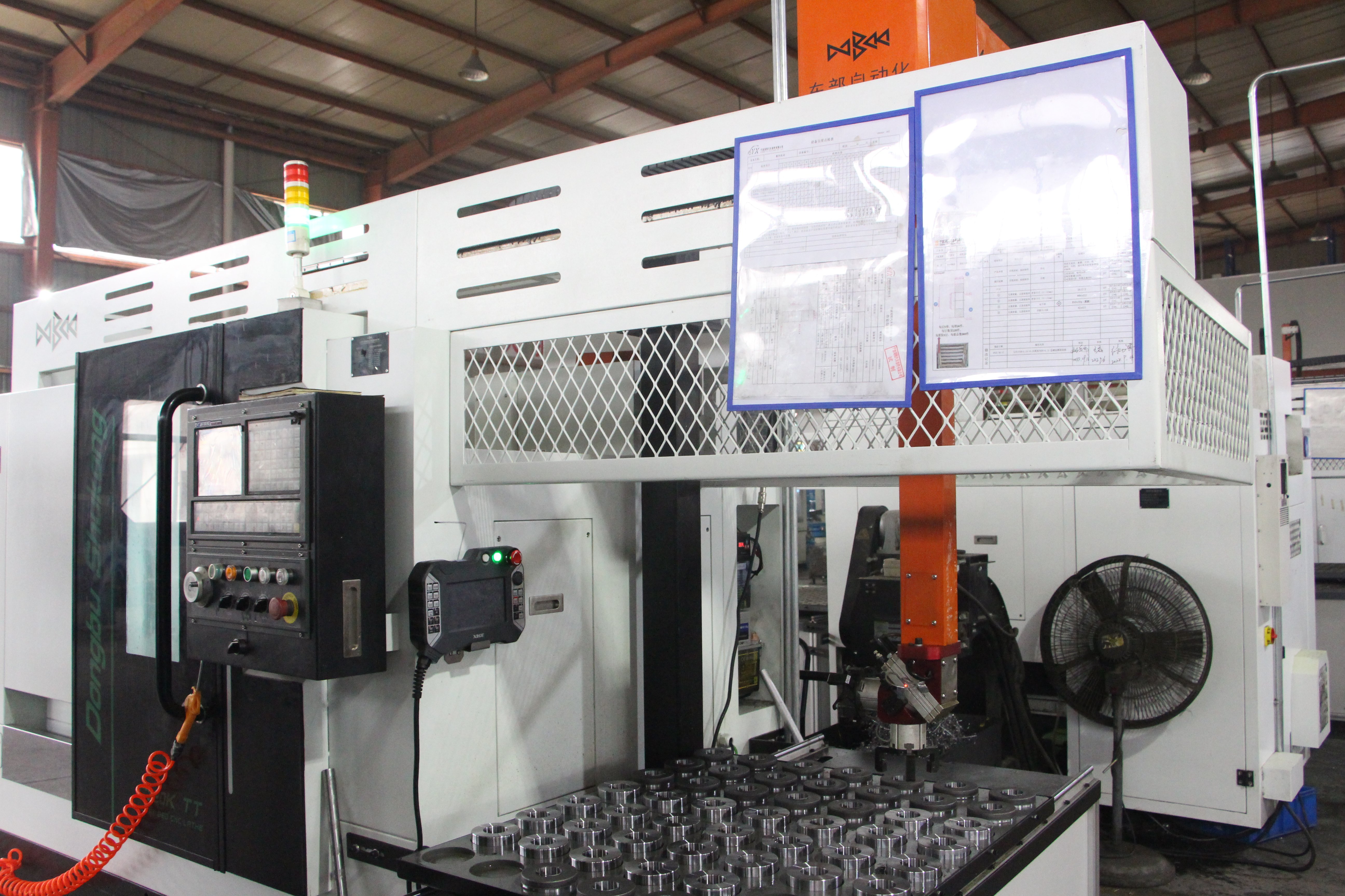 Echipa de ingineri experți dedicată perfecționării pieselor auto CNC pentru cea mai bună performanță posibilă.