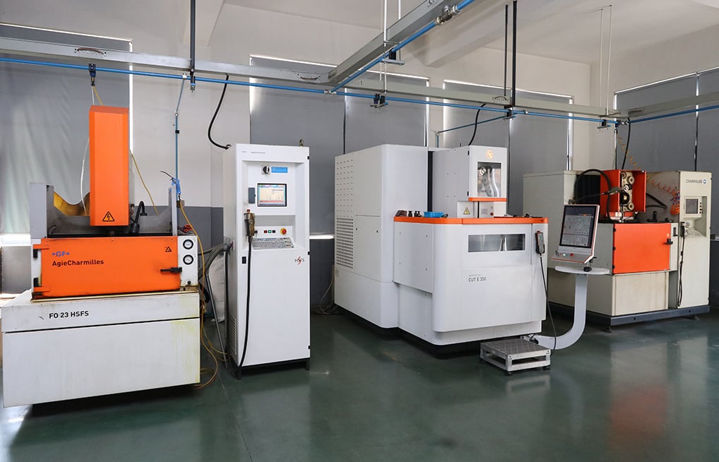 cnc cutting machine delivering precision metal fabrication in a modern manufacturing facility