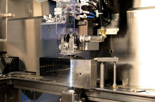 CNC Lathing Vs Manual Turning: The Productivity Gap Nobody Mentions