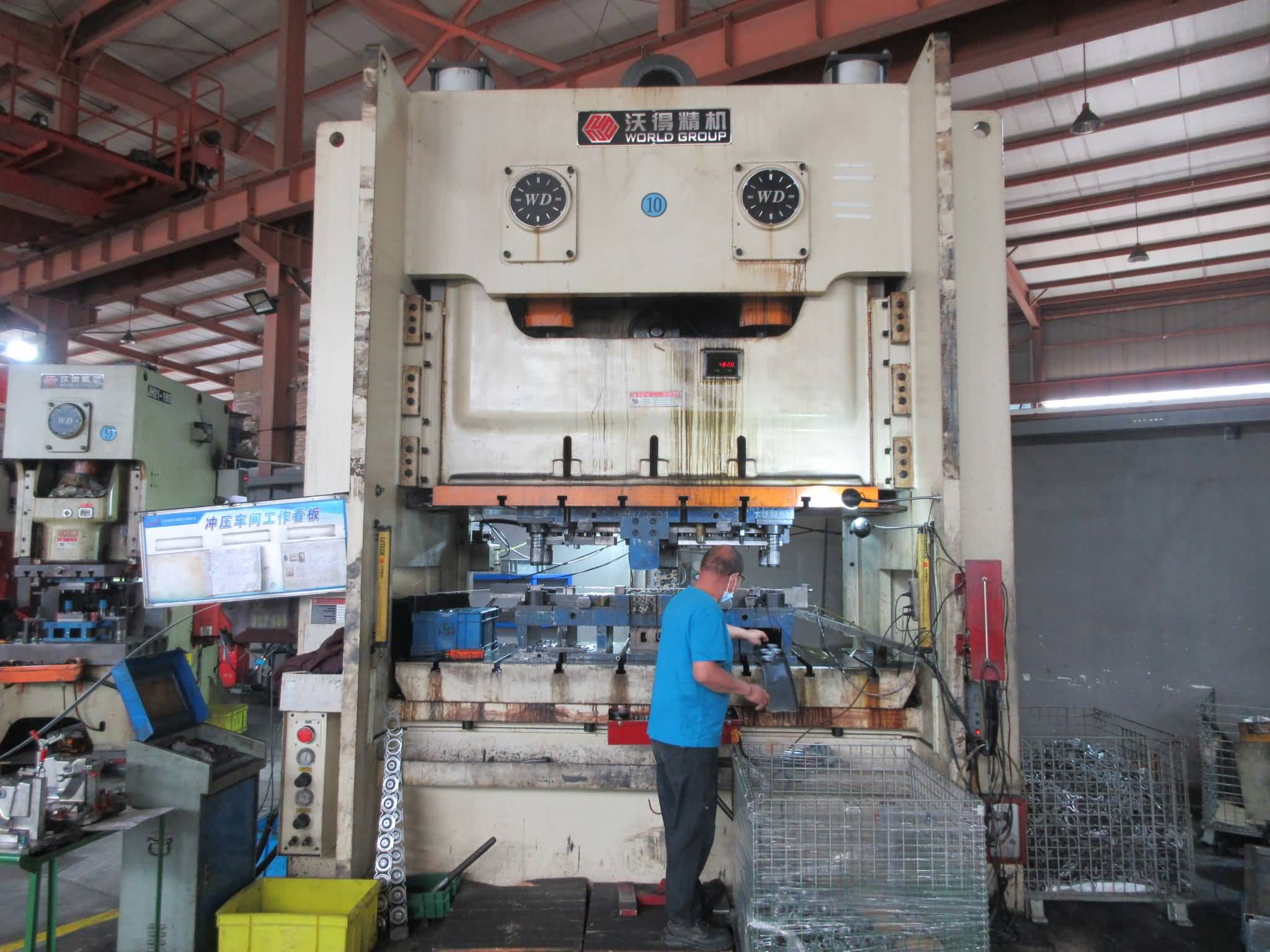 Ce este stamparea în producție și când trebuie aleasă în locul CNC