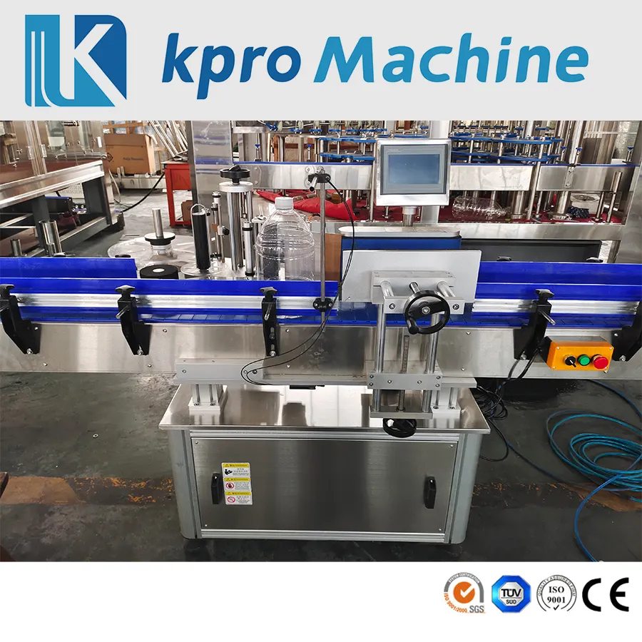 Come le Macchine Automatiche per Etichettare Bottiglie Risparmiano Tempo e Riducono i Costi di Manodopera