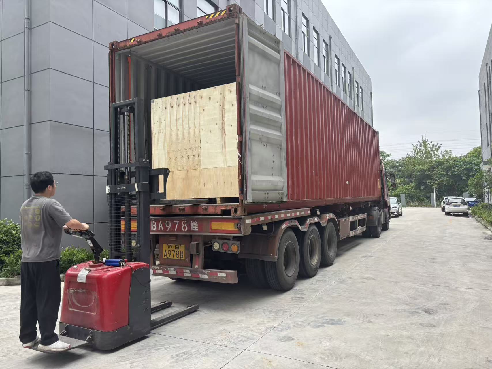One 40HQ container loaded with a complete 2,000 BPH bottled water production line shipped to Tonga