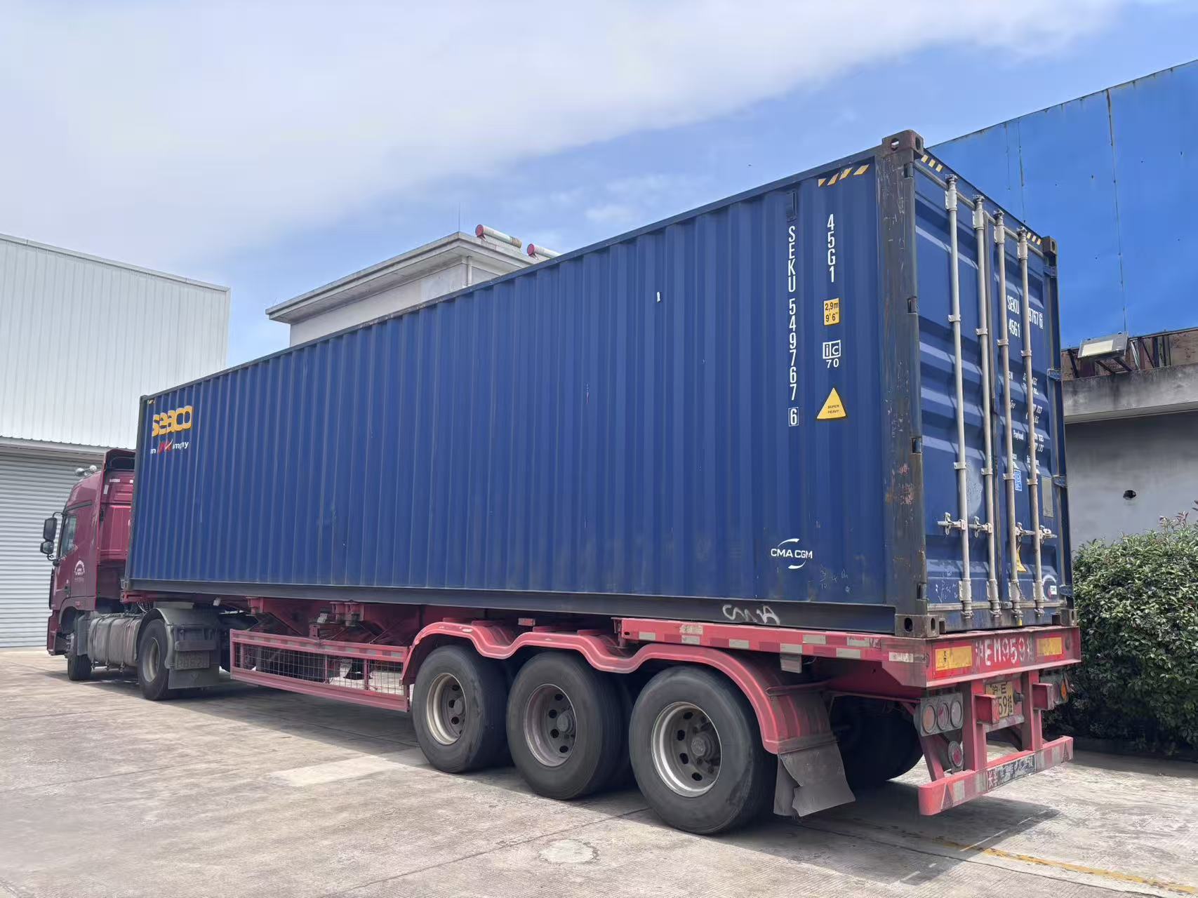 3T/saat RO su arıtma cihazı, 5T depolama tankı ve daraltma paketleme makinesi bugün Komorlar'a gönderildi