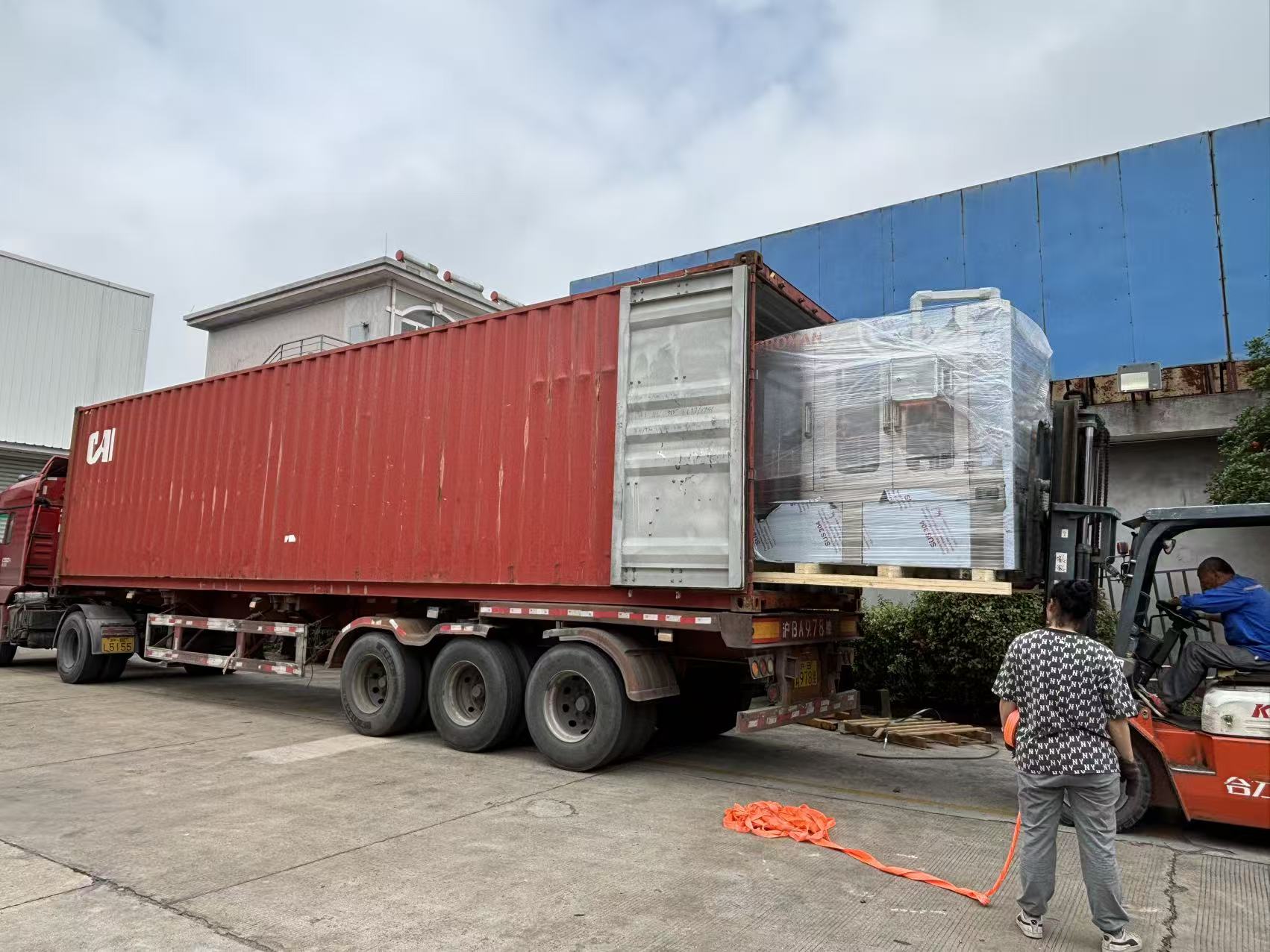 Tam bir 2.000 şişe/saat kapalı su üretim hattını içeren bir adet 40HQ konteyner Tonga’ya gönderildi