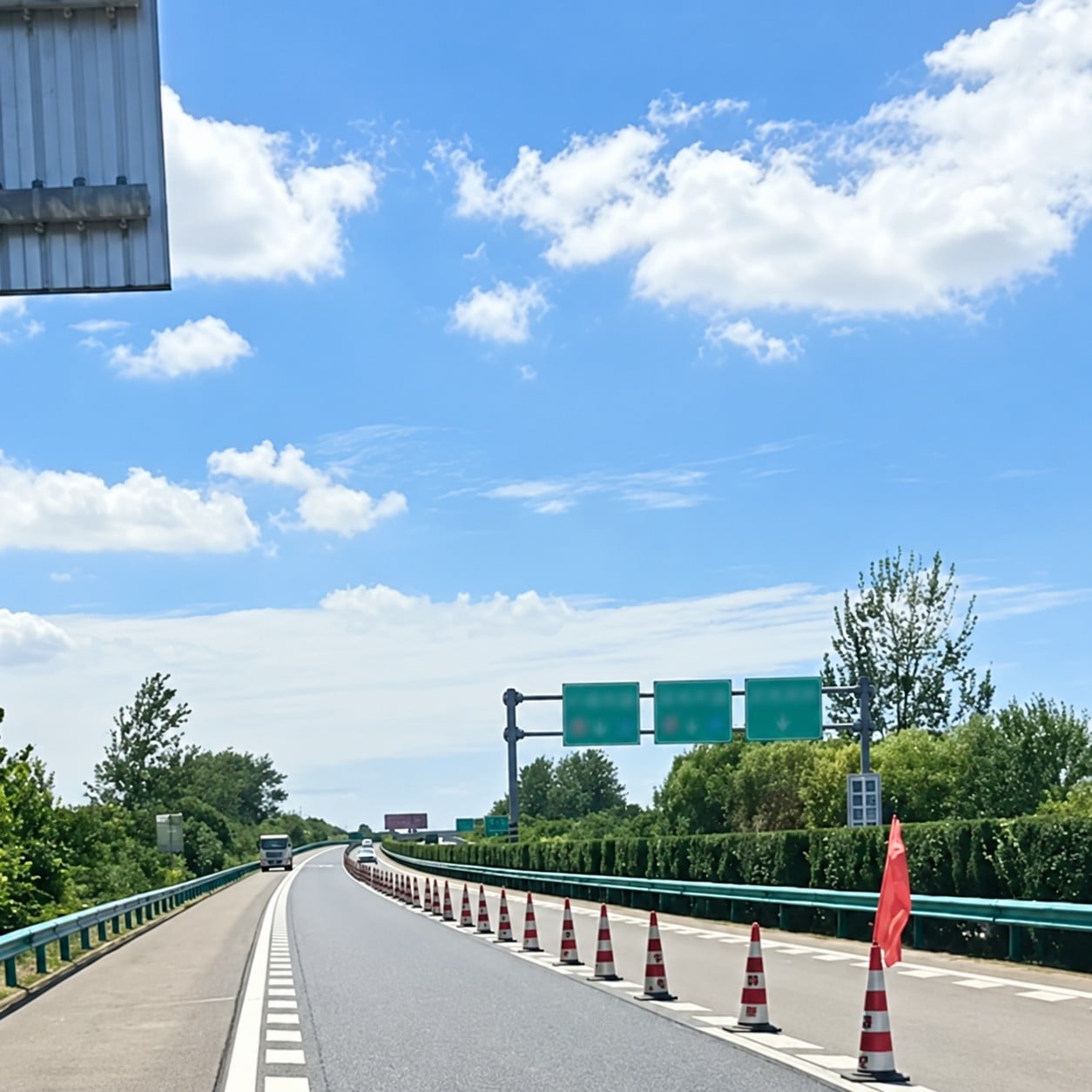 Materiali per la segnaletica stradale | Segnaletica orizzontale e verticale per pavimentazioni in asfalto e calcestruzzo