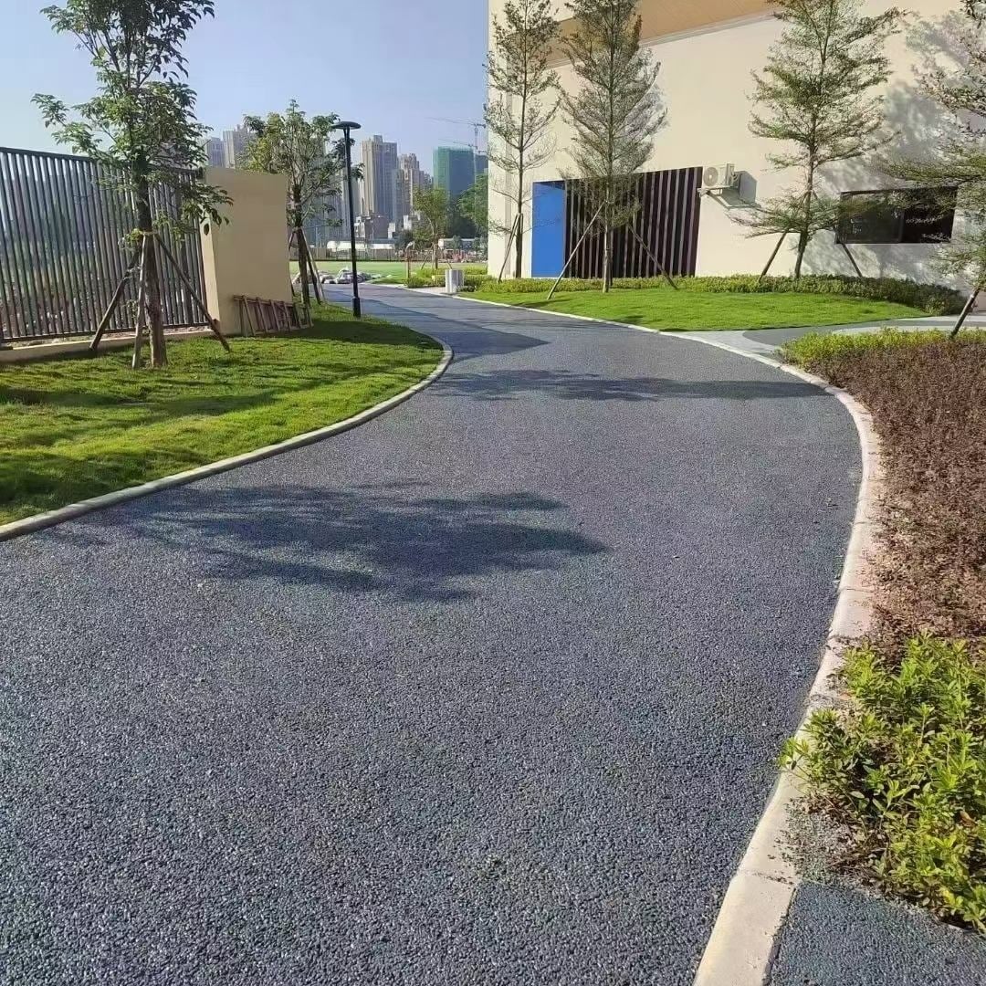 Propustný beton pro chodníky, náměstí, parky, parkoviště a jiné plochy, je to zásadní produkt pro výstavbu měst s funkcí „spongy city“