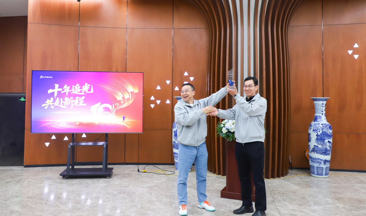 Chairman Tiger presented the team with a “10th Anniversary Commemorative Trophy” along with customized anniversary gifts.PNG