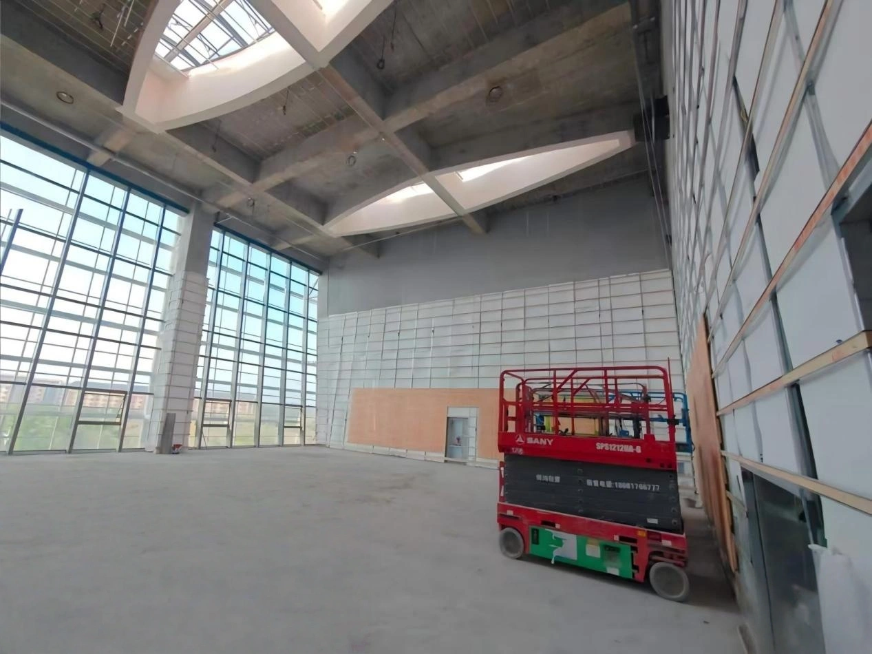 Gymnasium interior overview