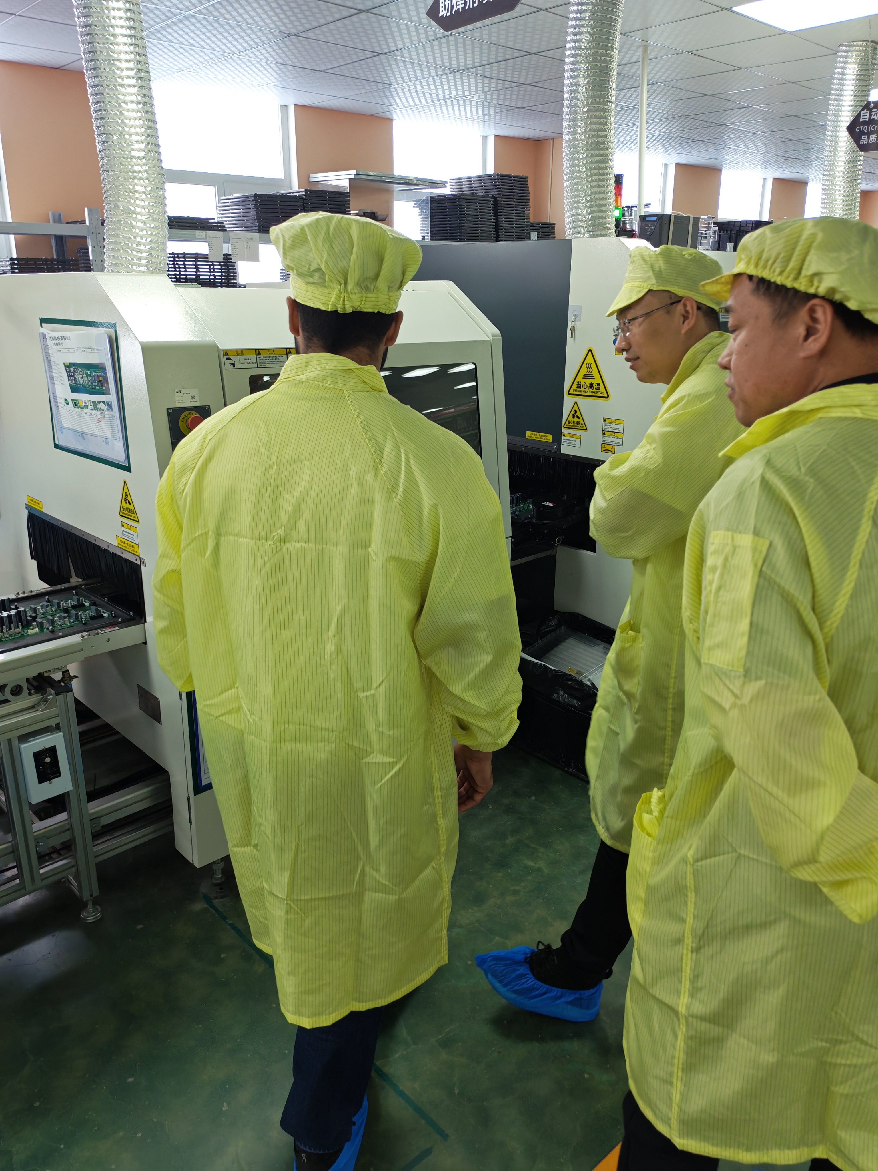 News: Pakistan Client Visits Our Factory to Inspect All-in-One Energy Storage Systems