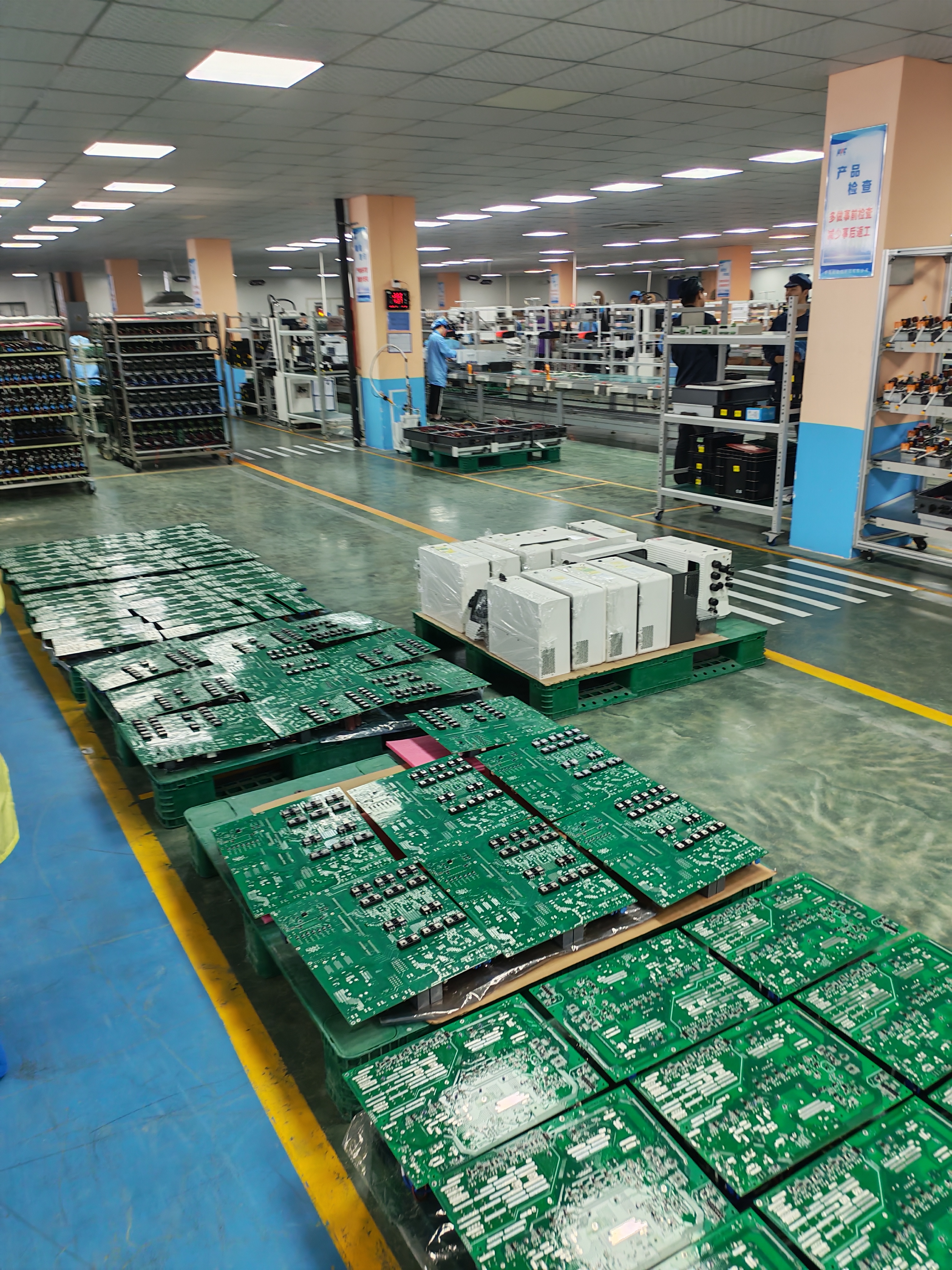 News: Pakistan Client Visits Our Factory to Inspect All-in-One Energy Storage Systems