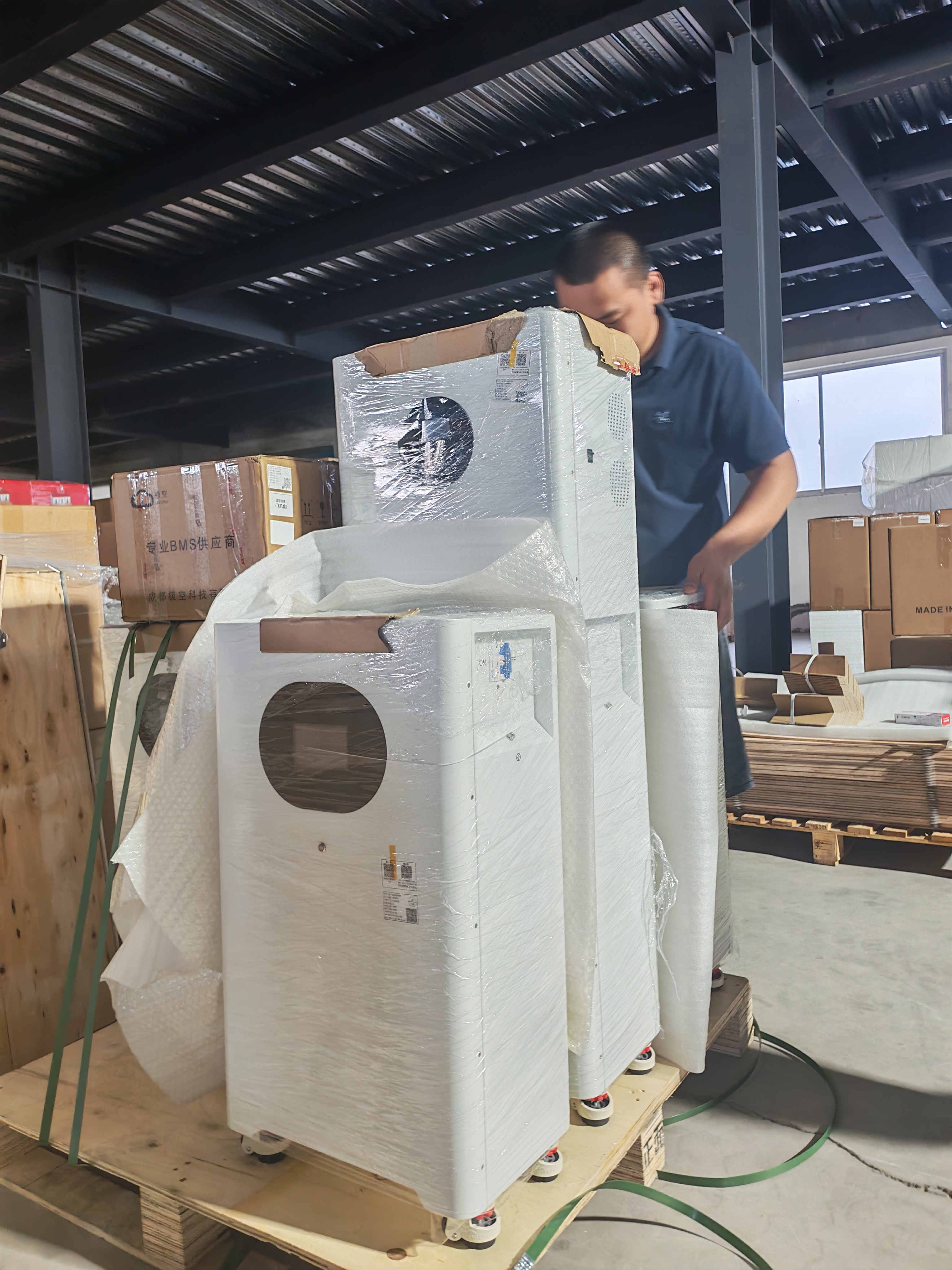 News: Pakistan Client Visits Our Factory to Inspect All-in-One Energy Storage Systems