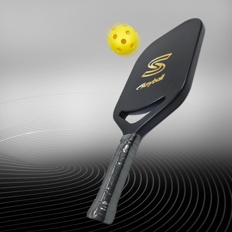 Kateri so prednosti lahkih v primeri s težkimi padlov za pickleball?