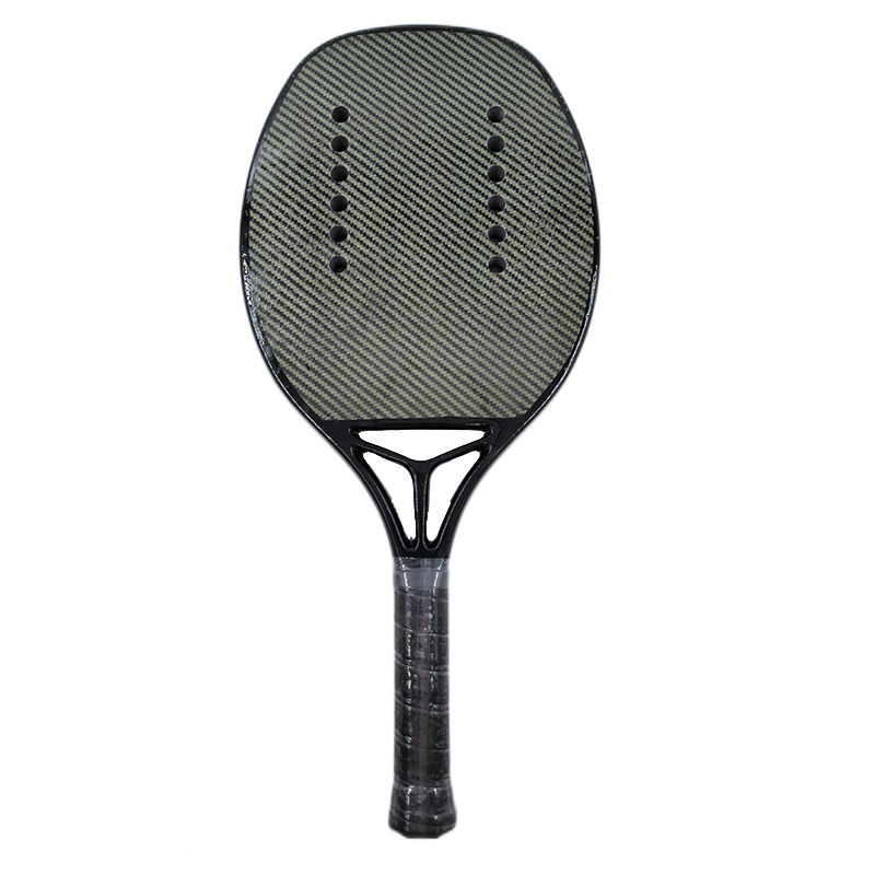 En que se diferencian unha raqueta de tenis de praia dunha raqueta de tenis convencional?