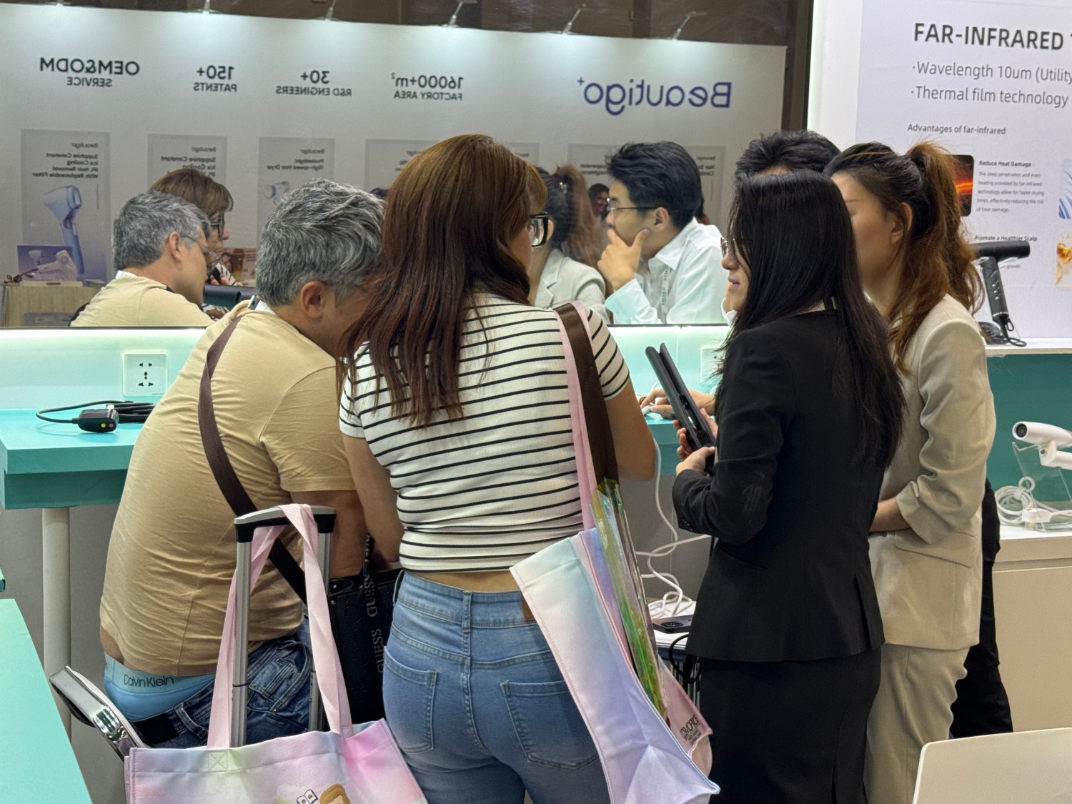 Dazzling in Las Vegas! OUMI BEAUTIES Leads New Trends in Hair at Cosmoprof
