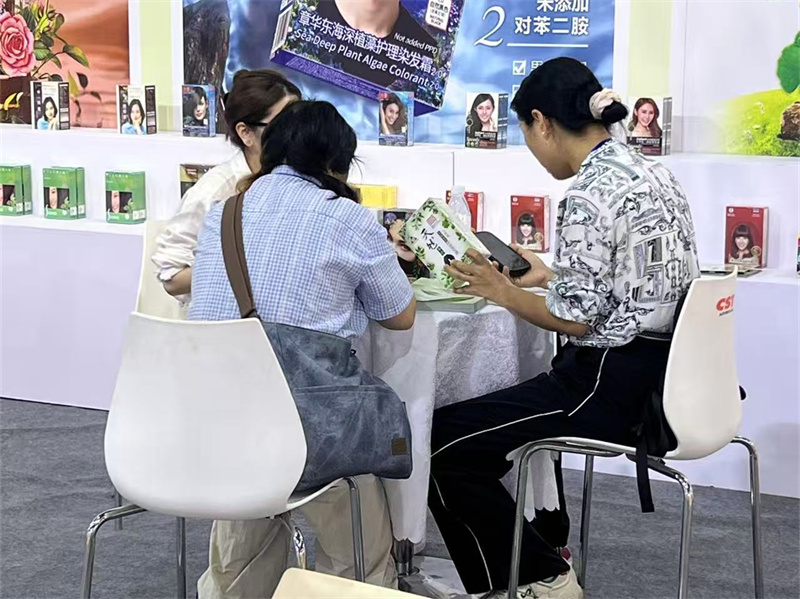 展台接待.jpg