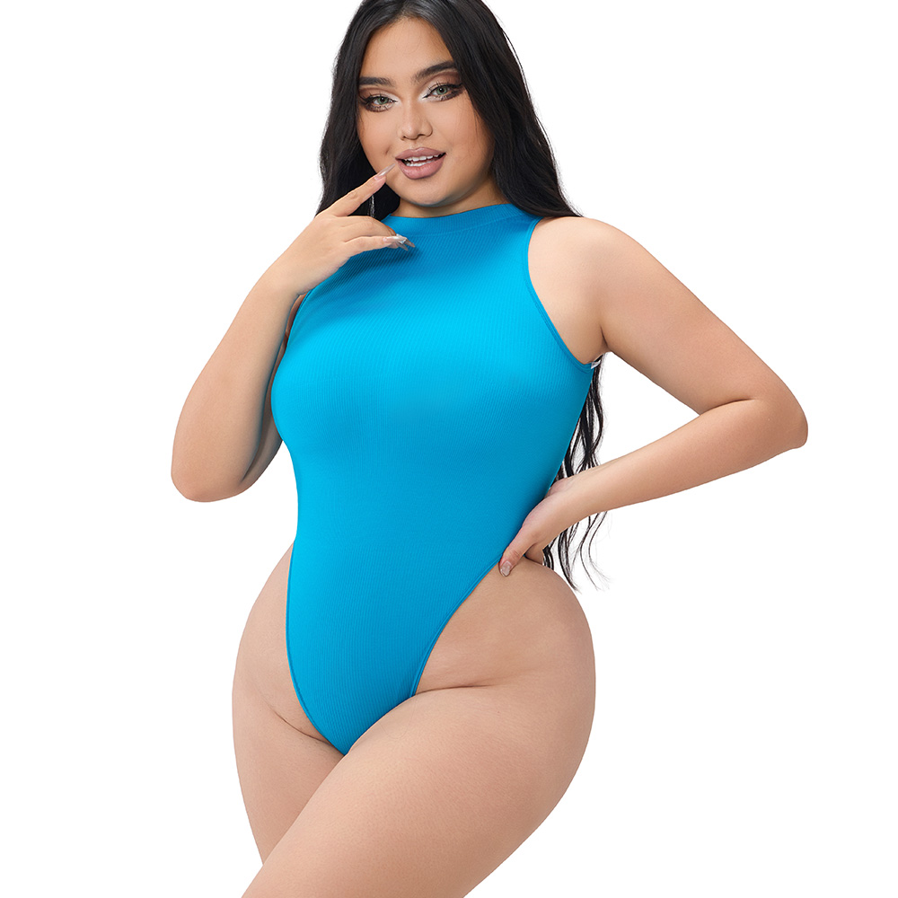 Chic Plus Size Ribbed Swimsuit with High-Cut Leg Design