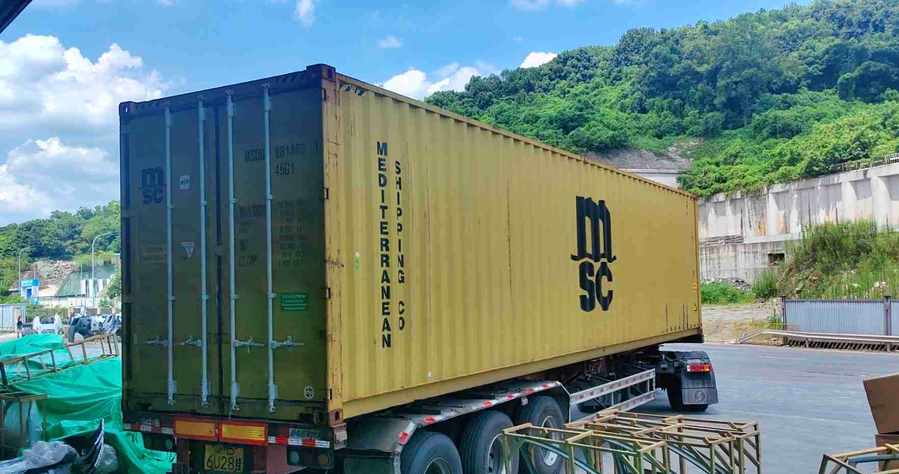 Isang Bagong Pagpapadala sa Etiopia! Nakumpleto ng Chongqing Shiwei Technology ang Paglo-load ng 40-piye na Kontainer na May mga Bahagi ng BYD, Toyota bZ, at Volkswagen ID