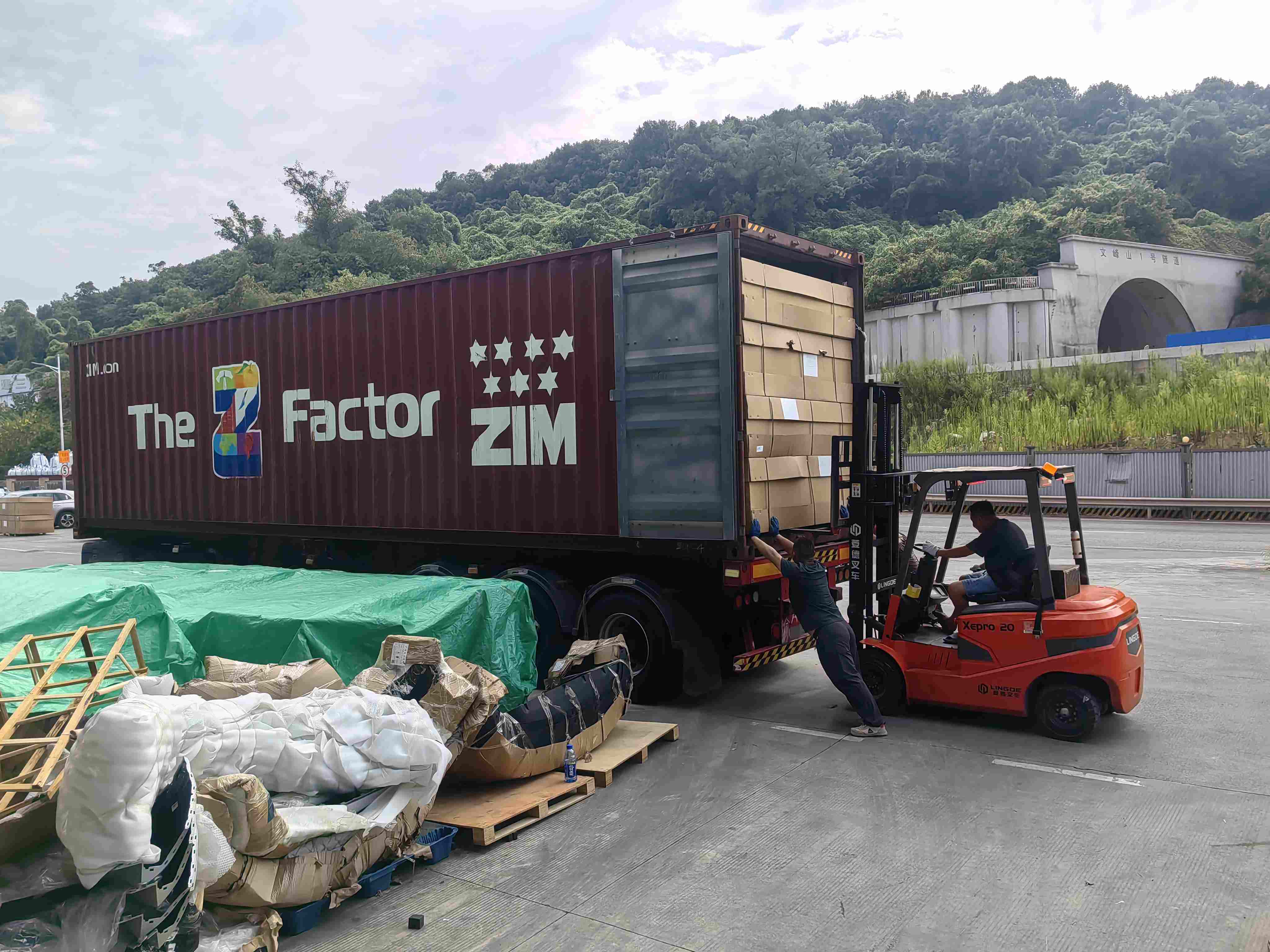 Multi-Brand Custom-Packaged 40ft Container Heads to Europe Again! Chongqing Shiwei Technology Completes Full-Line Parts Shipment for BYD, Toyota bZ, Volkswagen ID, Chery, Hongqi, Changan, Geely, and More