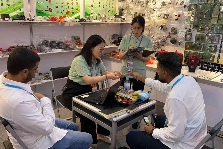 Customers in product consultation