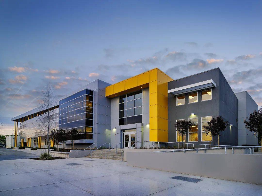 Modern Commercial Steel Building Solution