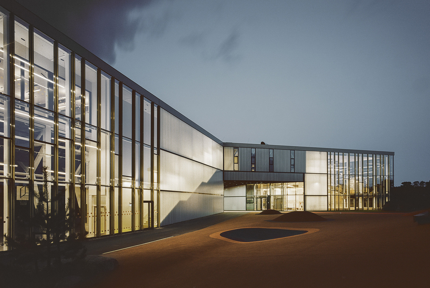 Modern Commercial Steel Building Solution