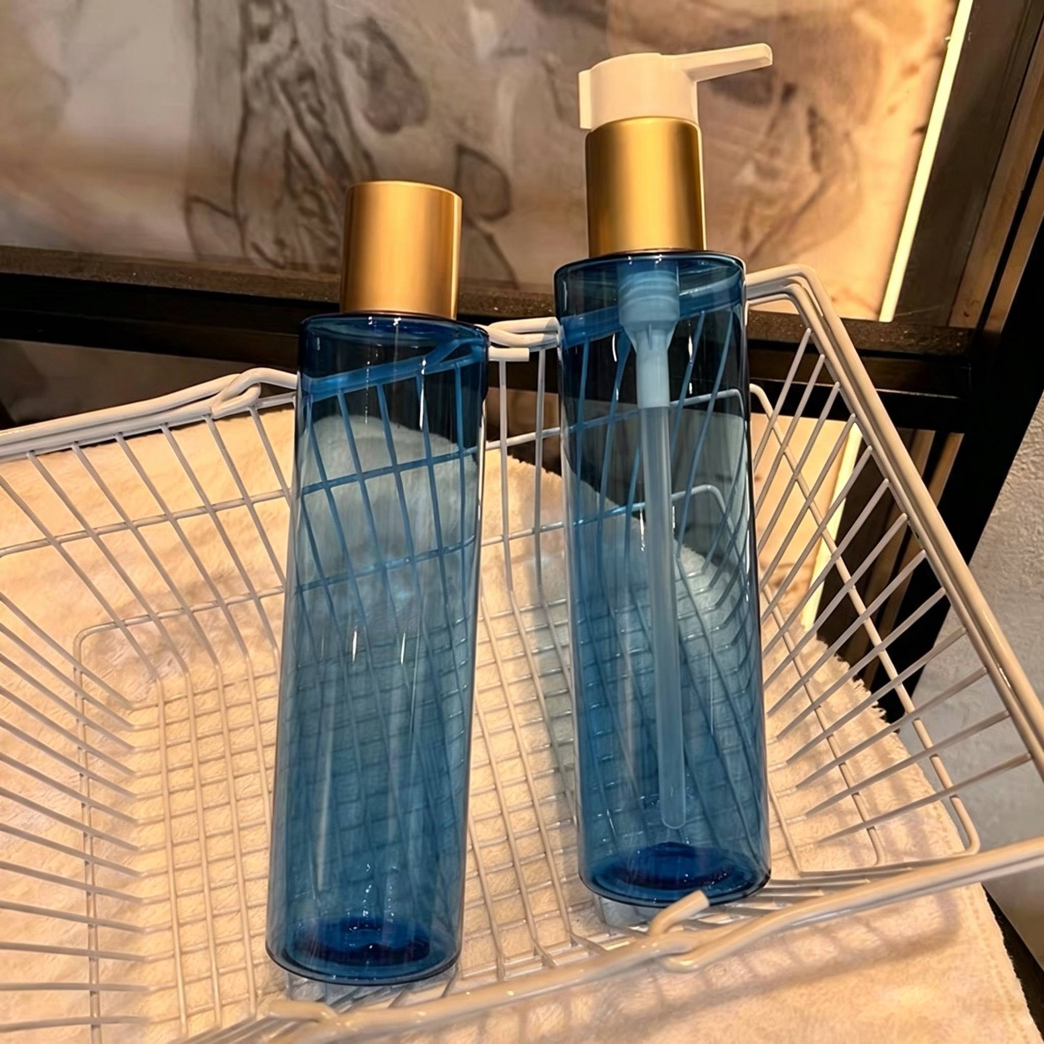 How to Effectively Market Blue Shampoo Bottles to Attract Wholesale Buyers