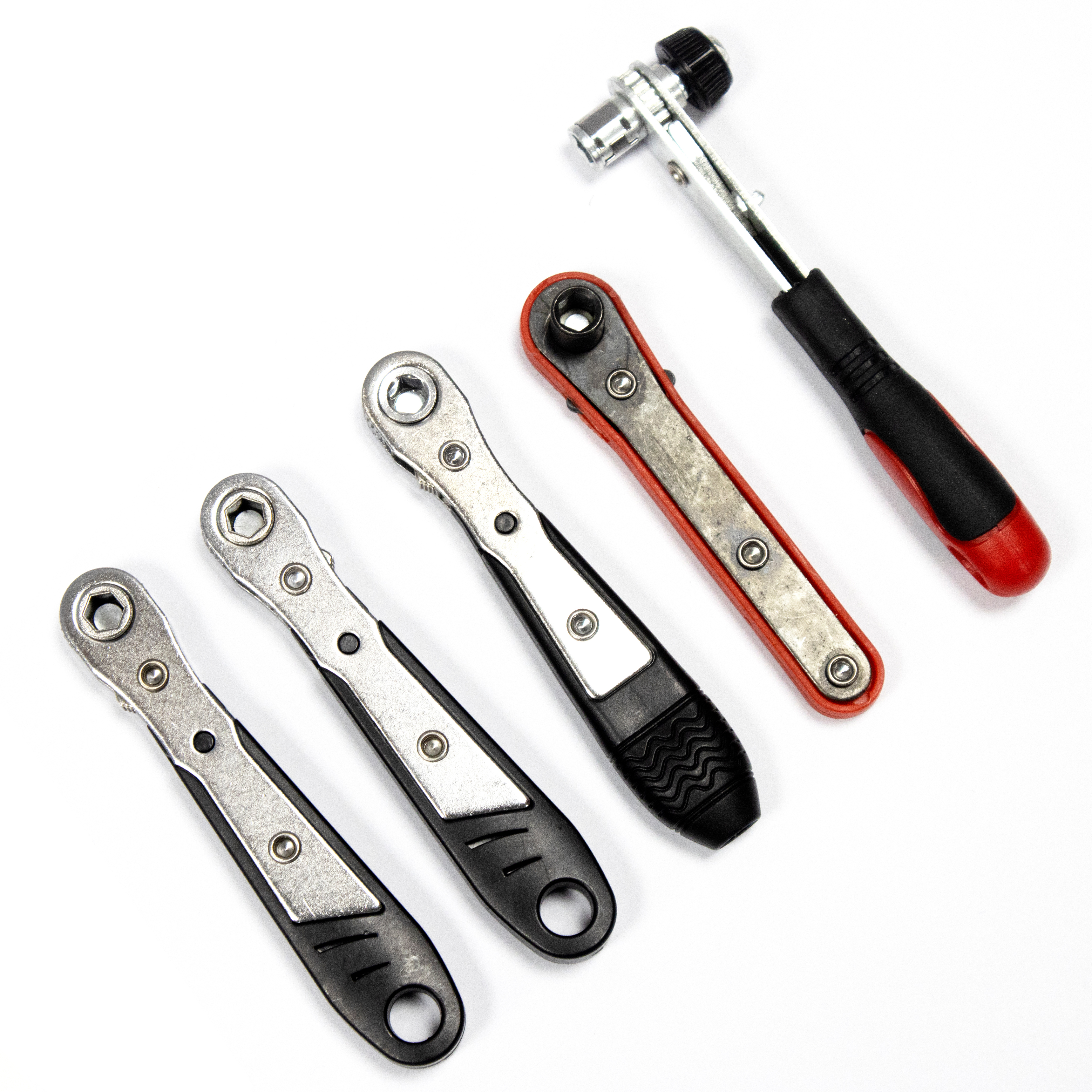 ประแจแบบฟันเลื่อน (Ratchet Wrench) ประเภทใดที่เหมาะกับพื้นที่ทำงานที่คับแคบ?
